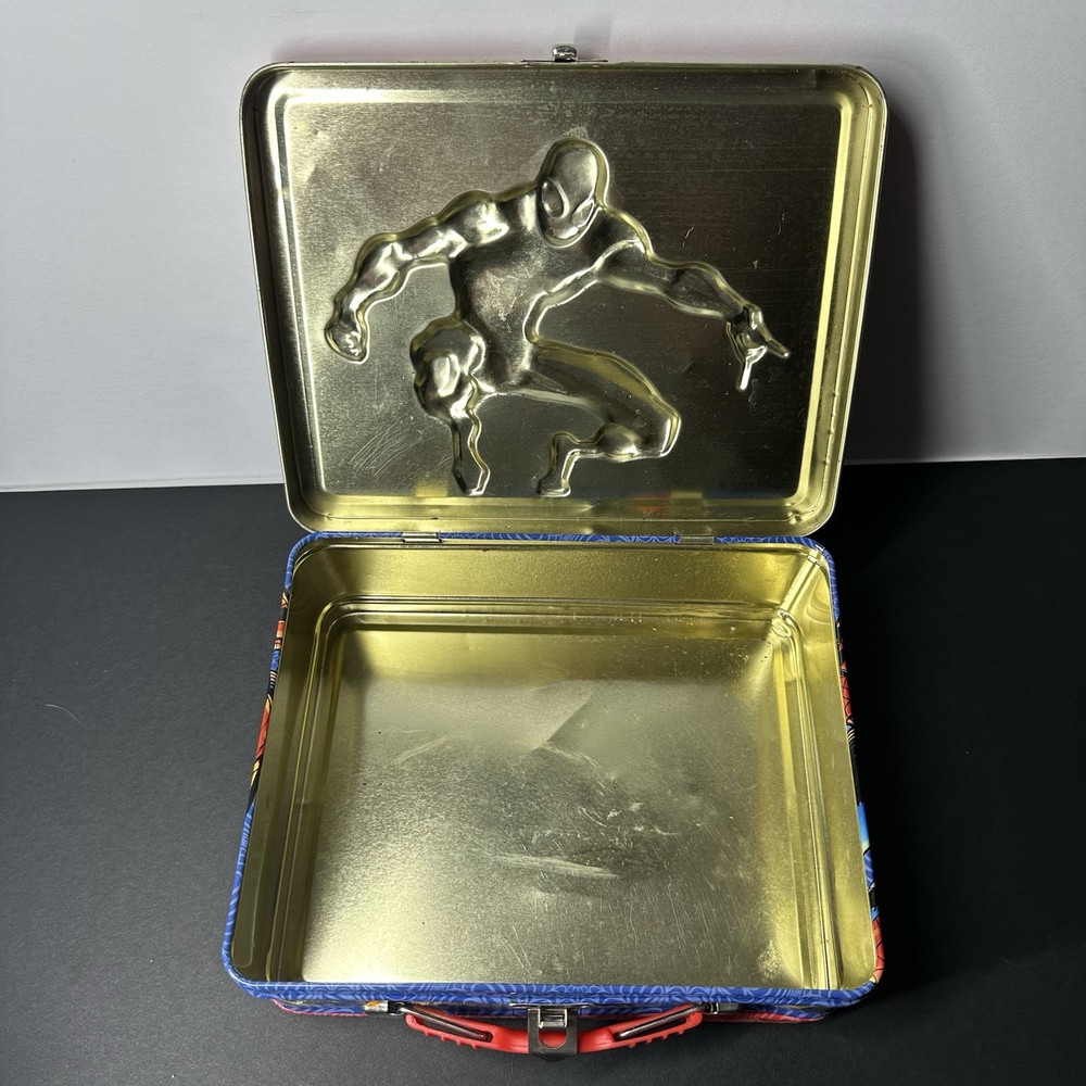 Marvel Comics Spider-Man Super Hero 3D Embossed Metal Lunchbox