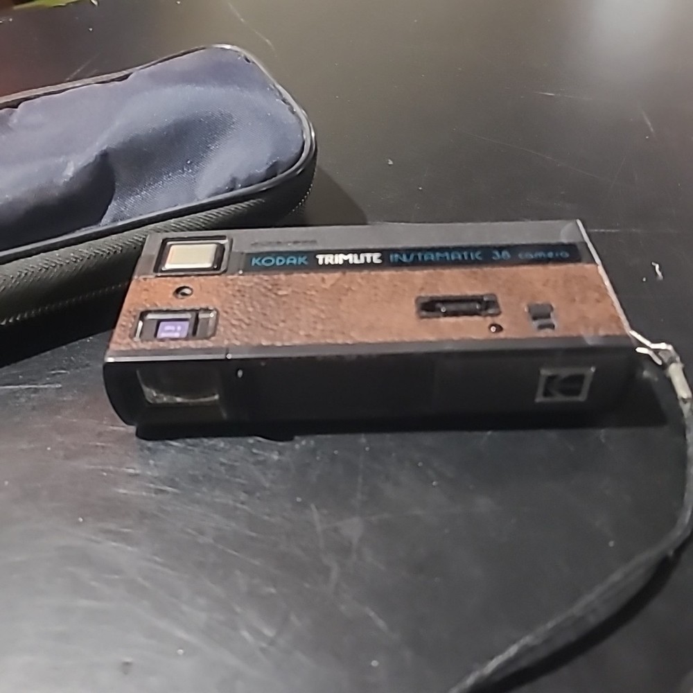 Kodak Trimlite Instamatic 38 Camera. untested. Camera and bag