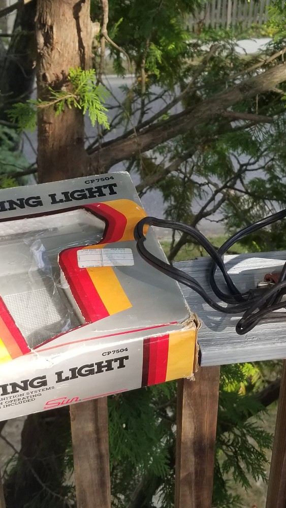 VINTAGE SUN AUTO COMPRESSION TESTER AND SUNLINE INDUCTIVE TIMING LIGHT