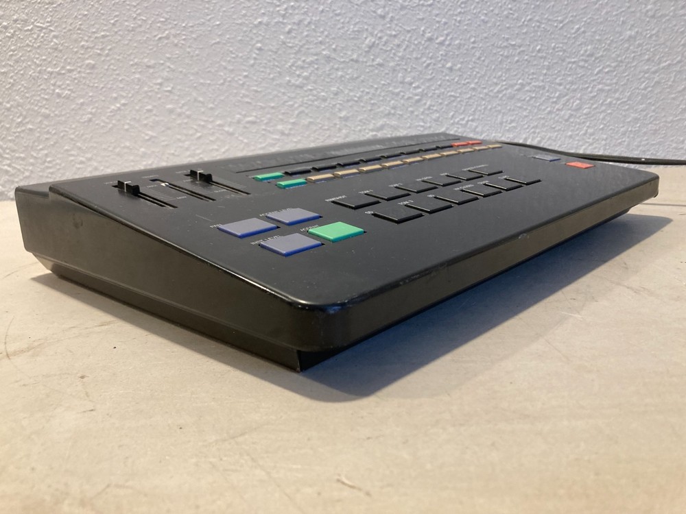 YAMAHA RX15 Digital Rhythm Programmer Drum Machine