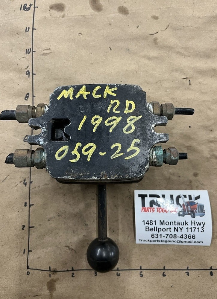 1998 MACK RD AIR TOGGLE CONTROL VALVE USED 6X366