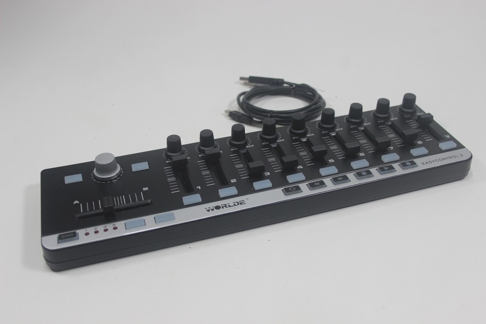 WorldE EasyControl.9 Portable Mini USB 9 Slim-Line Control MIDI Controller Black