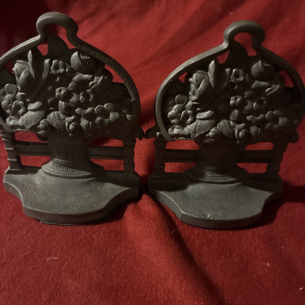 Vintage Cast Iron Flower Bookends Set