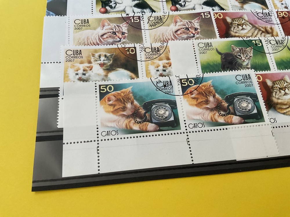 Cats on cancelled stamps B413