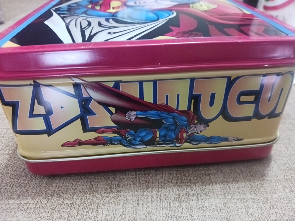2000 tin company superman lunch box Embossed