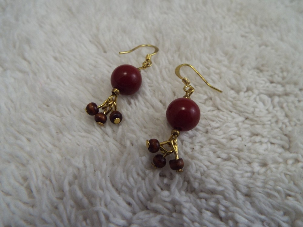 Goldtone Red Bead Pierced Earrings (B25)