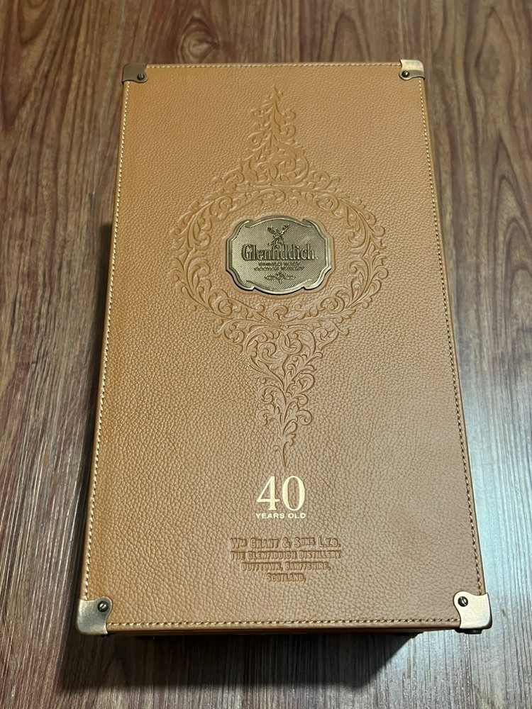 Empty bottle Glenfddich 40 Year