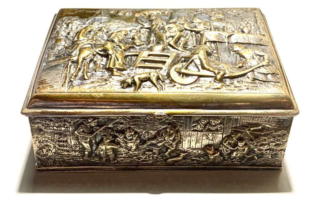 BEAUTIFUL - Vintage Dutch 833 Silver Repousse Box