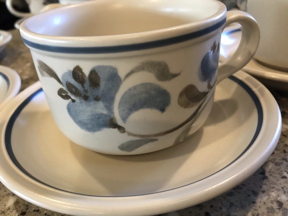 16 Pc Rare Johnson Bros Stoneware Sirroco Table Plus Cups & Saucers EC
