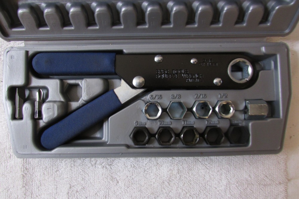 Spec Tools Ratcheting Action Squeeze Wrench Hand Tool w/Case Missing Bit Holder