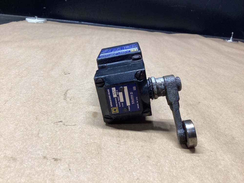 Square D AEQ2724 Limit Switch Class 9007 Series A #123L70
