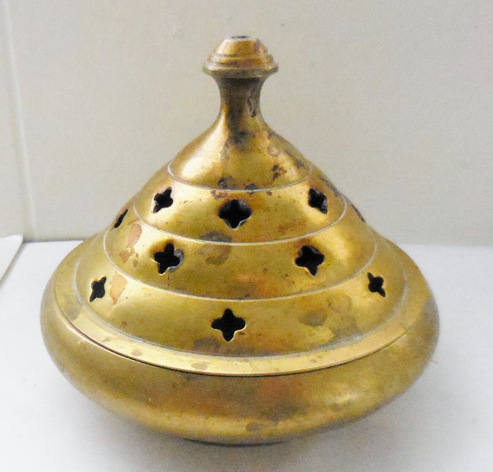 VINTAGE BIG INDIA SOLID BRASS INCENSE BURNER BEAUTIFUL DESIGN NR