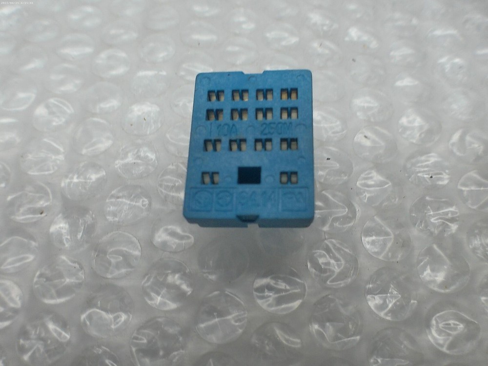 FINDER 94.14 RELAY BASE NSNP