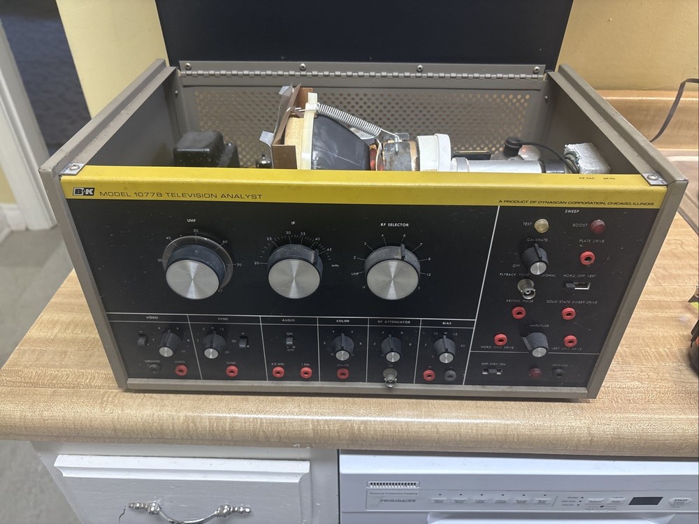 B&K 1968 Precision Model 1077B Television Analyst Powers On!
