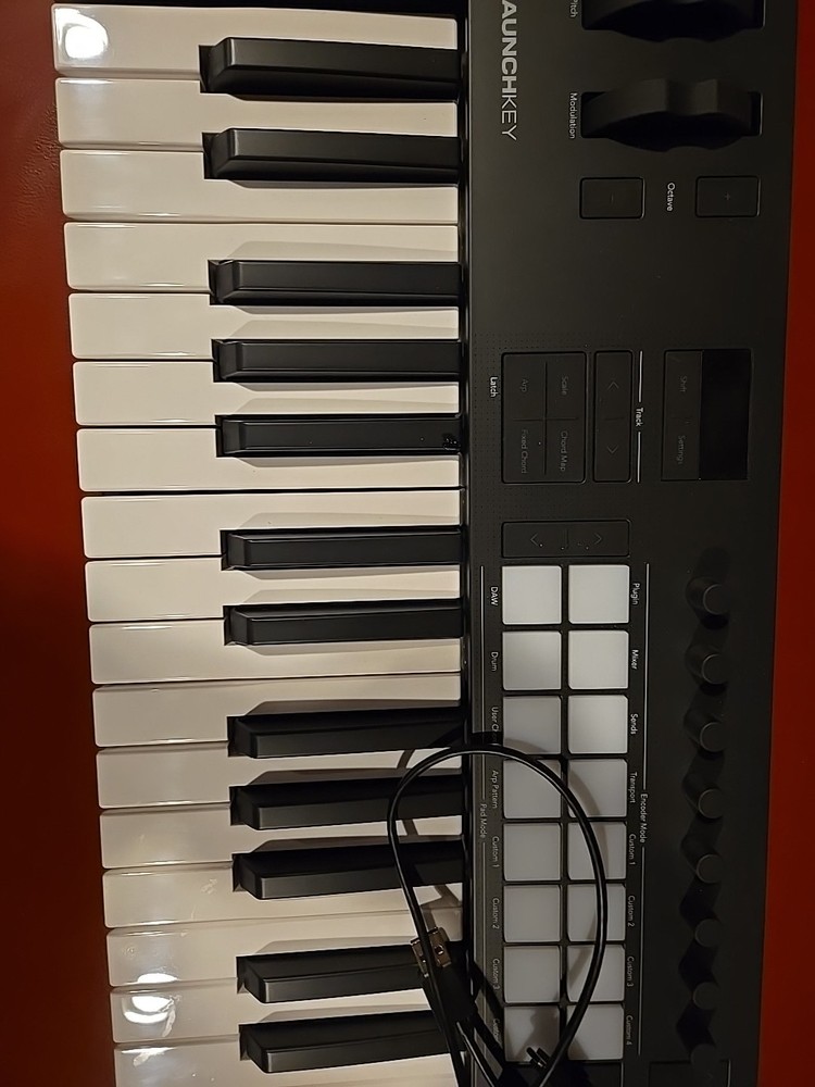 Novation Launchkey Mini 37 MK4 37-key Keyboard Controller