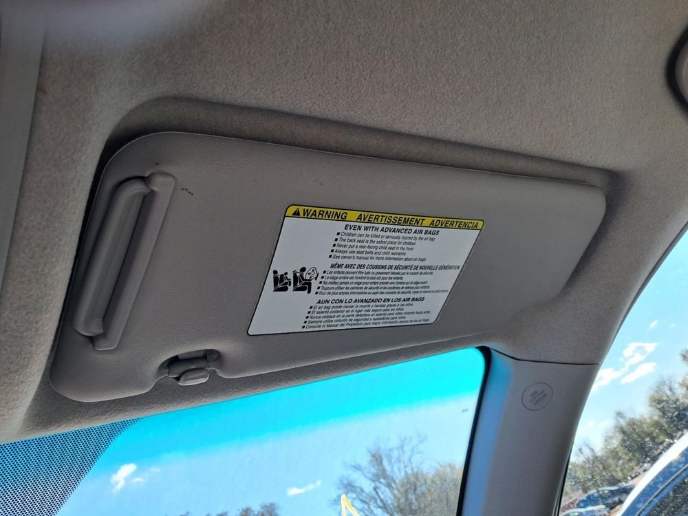 HIGHLANDR 2011 Glove Box 4850872