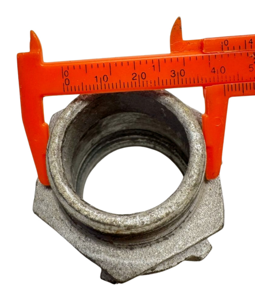 Thomas & Betts 8421 Threadless Compression Connector, 1-1/4" **Free Shipping**