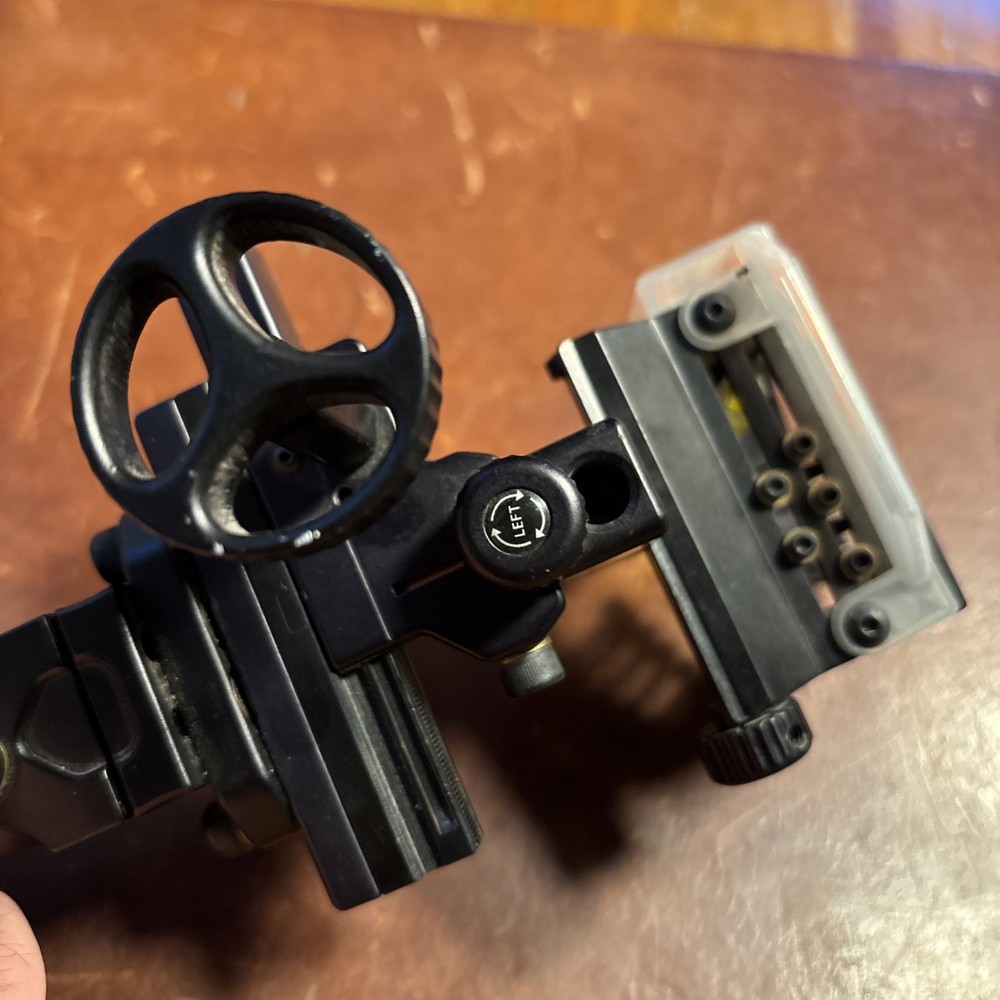 Black Gold Pro Hunter Dial Micro Adjust Dovetail 5 Pin Bow Sight