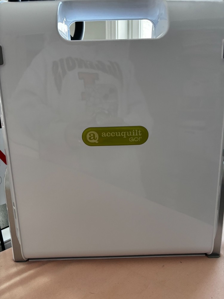 Accuquilt Go! Bundle - GO! and Qubes