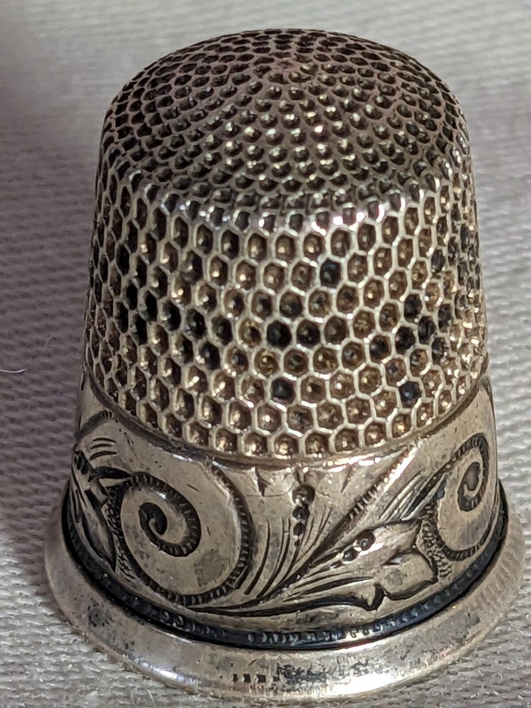 Victorian Sterling Thimble Embossed Design Scrollwork Engraved Marked 11