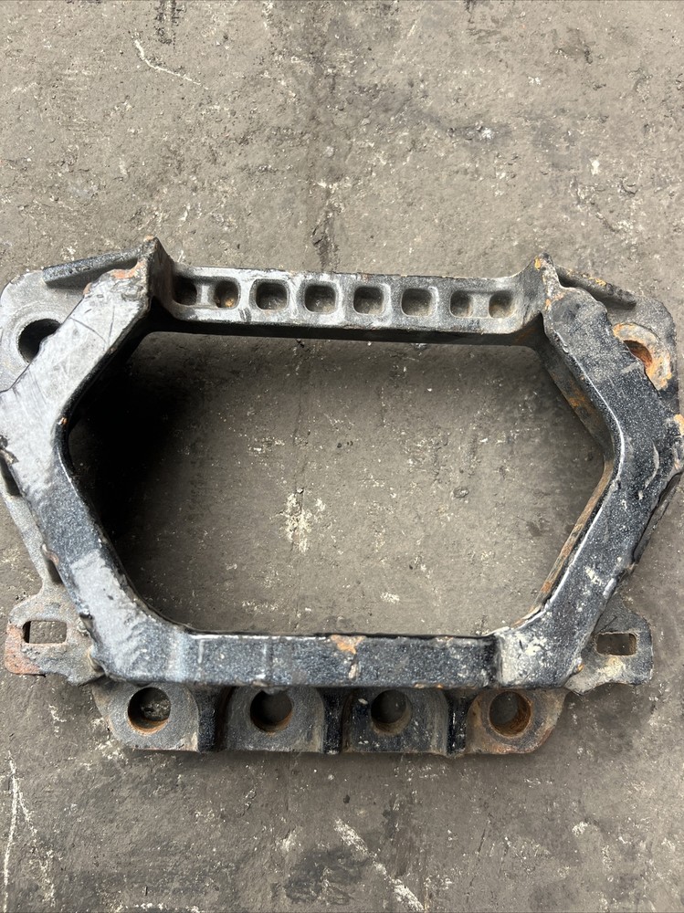 Detroit Diesel DD15 Engine Support Bracket Mount