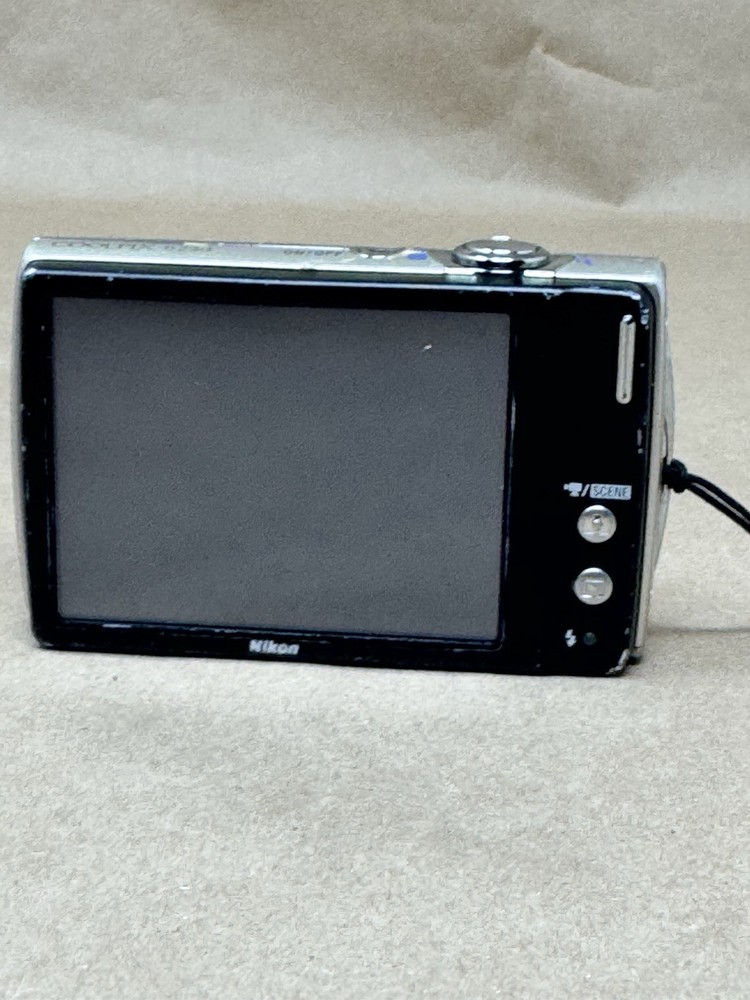 Nikon COOLPIX S230 10.0MP Digital Camera - Silver, Untested