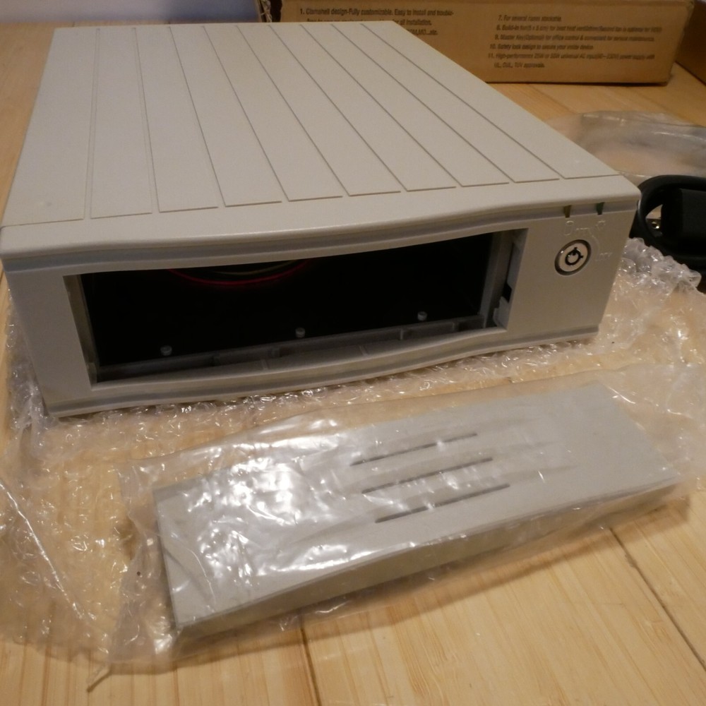 NOS External Storage Box for IDE Hard Drive SNT-2501 Firewire 1394 Interface