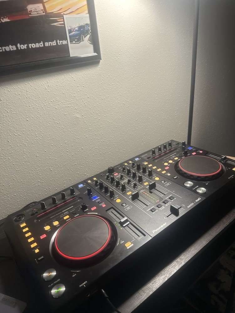 Pioneer DDJ-S1 2-Channel Double Deck DJ Controller