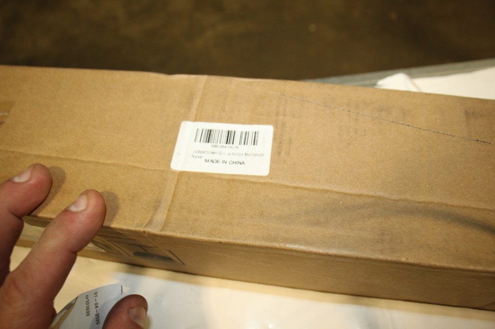 LopBast 8' Pull Down Projector Screen