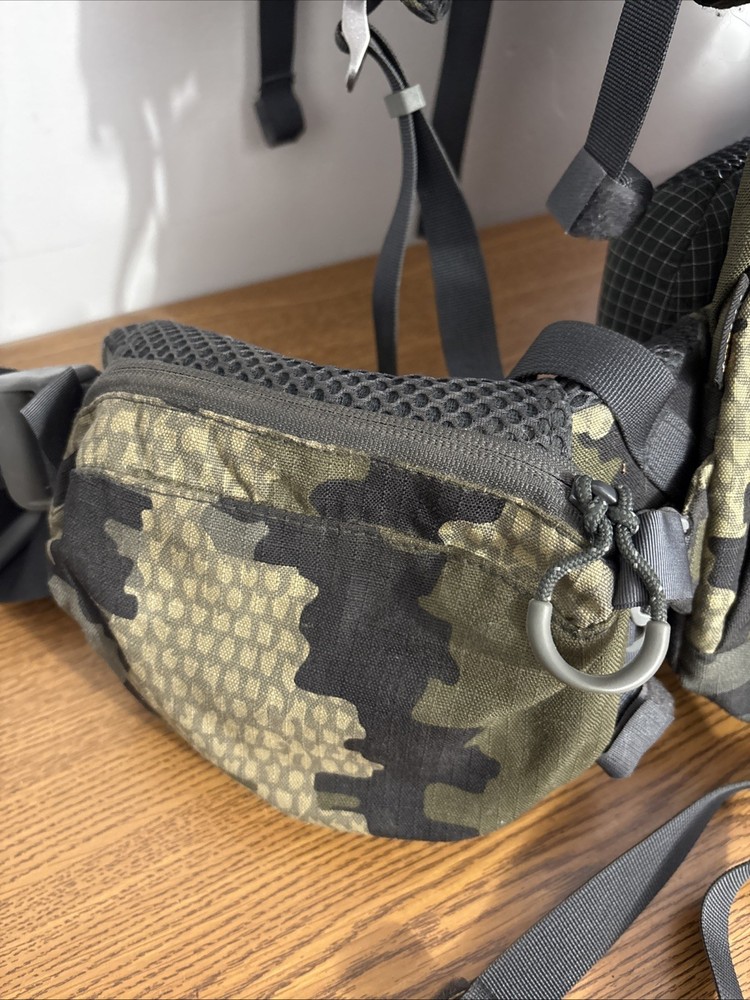 Kuiu Pro 3600 Verde Backpack Lumbar Support Adjustable Straps Carbon Pack Frame