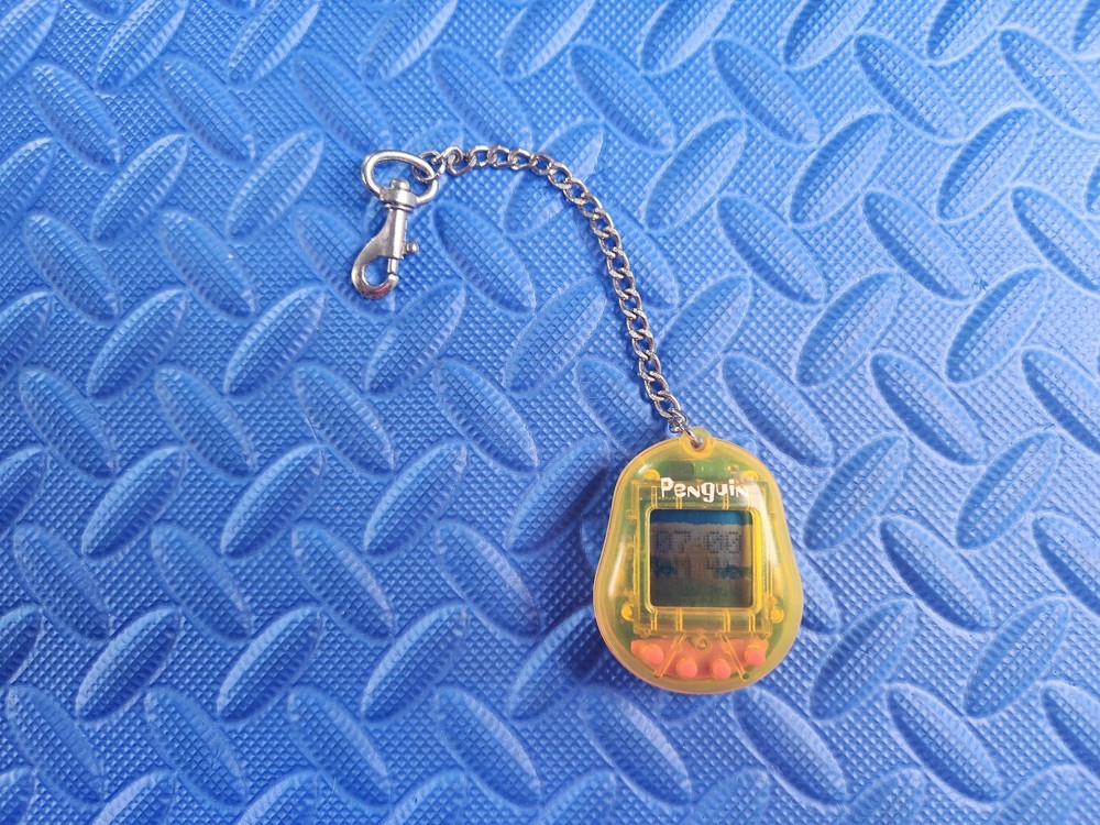 VTG | Tee-Tee Penguin Keychain Virtual Pet - Yellow