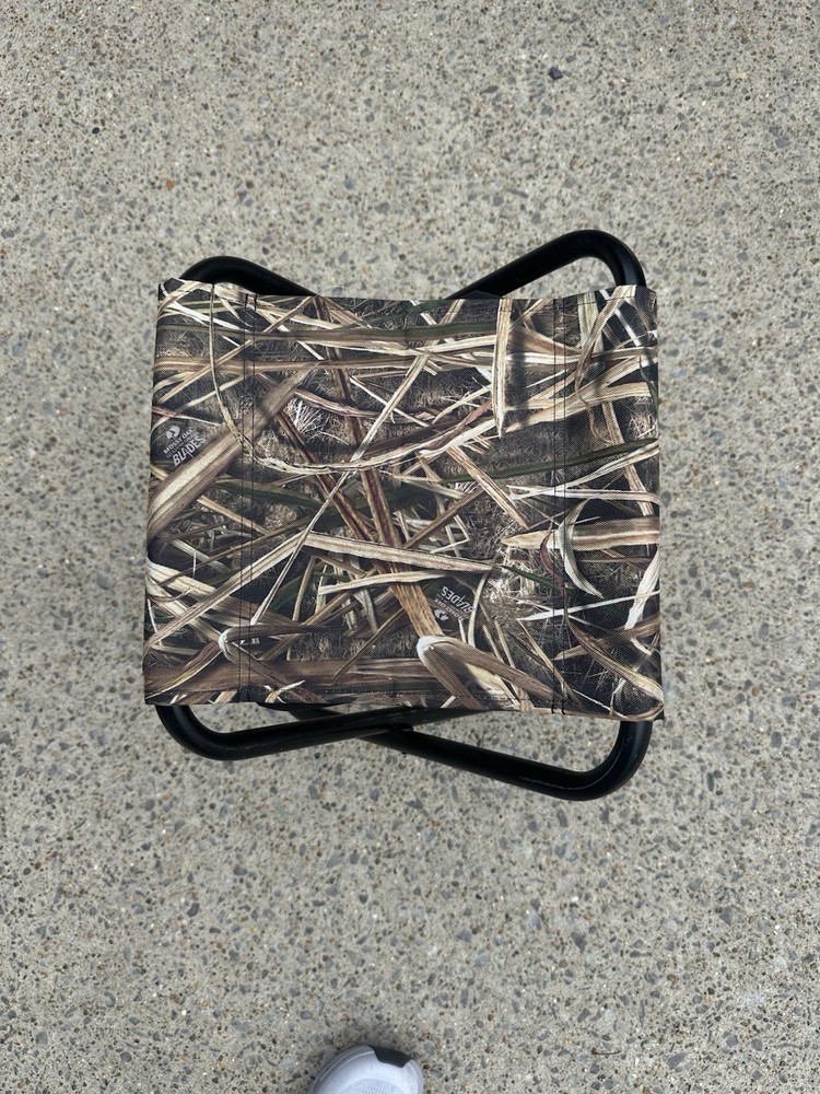 Mossy Oak Cano Foldable Chair With Handle Strap