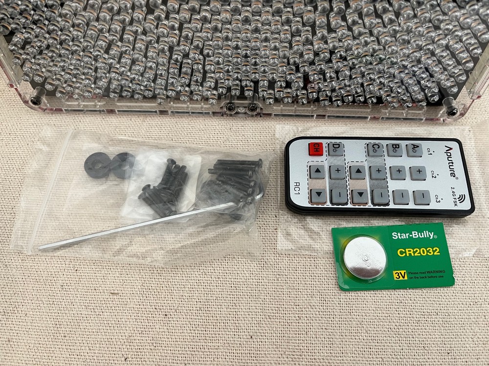 Aputure Amaran Tri-8c Daylight LED Video Light (V-Mount) Kit