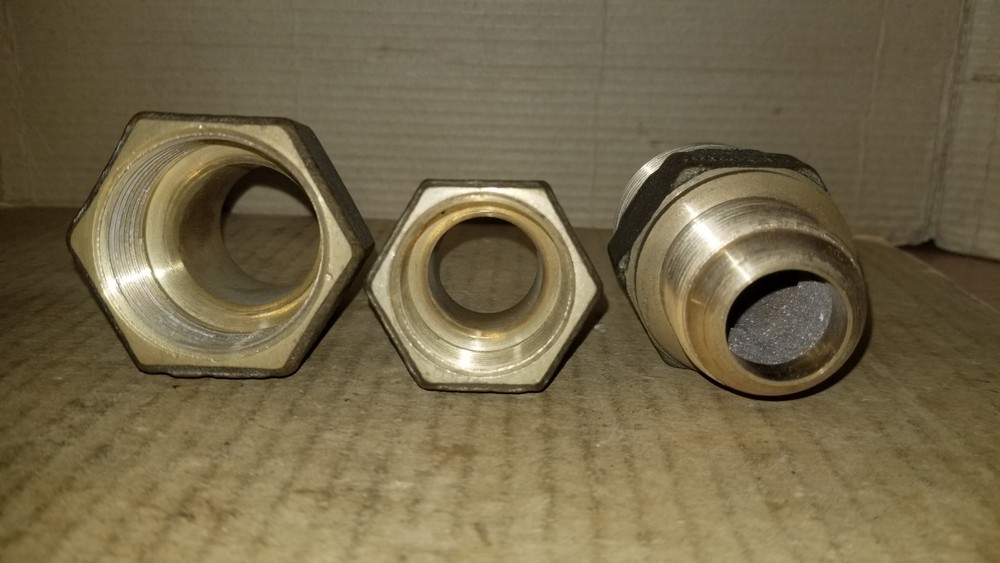 Mueller Straight Coupling with threaded Copper Flare Nut