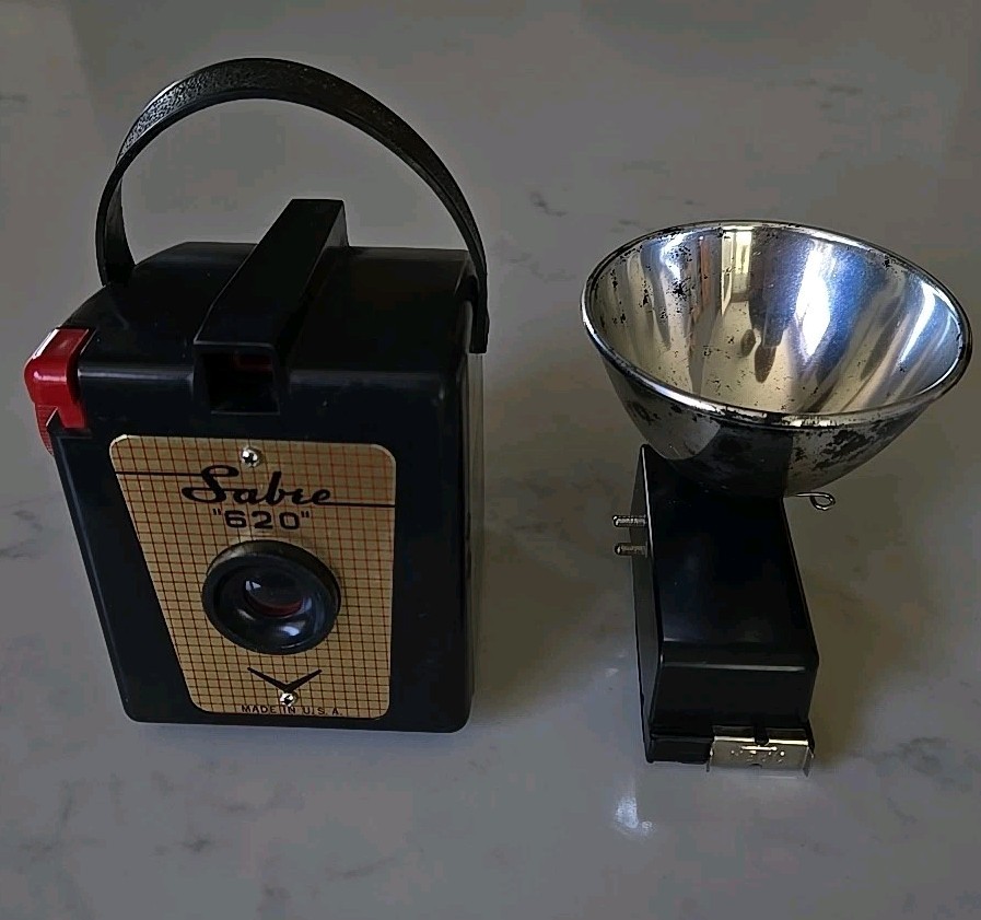 VINTAGE 1950s SABRE 620 CAMERA