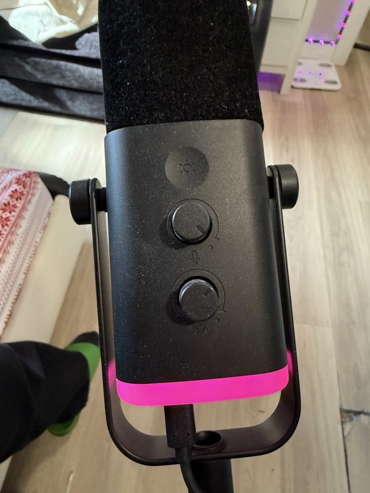 Fifine USB Dynamic Microphone for Podcast, Gaming , Streaming with RGB Light