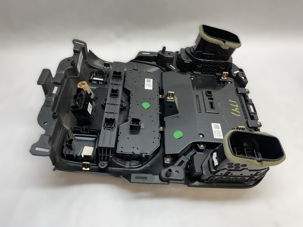 2019 CHEVY SILVERADO RADIO CONTROL PANEL w/DISPLAY CLIMATE CONTROL 84569064