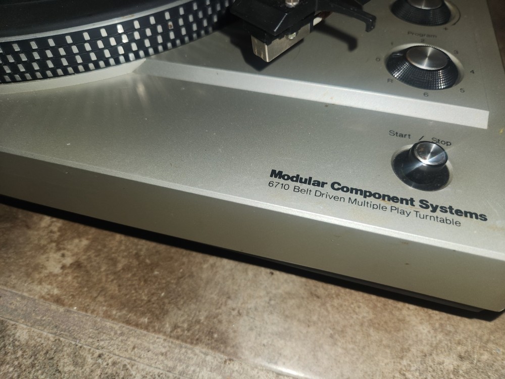 MCS Series Turntable (Modular Component Systems) Model 6710 Belt Drive. Technic