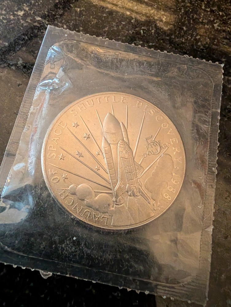 1988 Space Shuttle Discovery Marshall Islands $5 Commemorative Coin Uncirculated