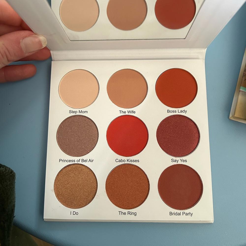Give Them Lala Beauty Eyeshadow Palette