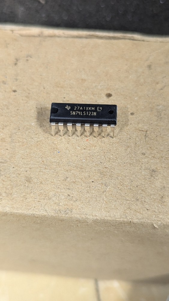 Texas Instruments integrated circuit SN74LS123N