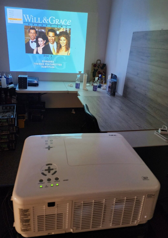 NEC NP4001 DLP HD Widescreen Projector Tested Working
