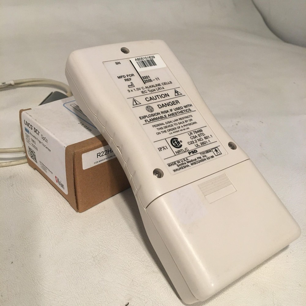 BCI 3301 SMITHS MEDICAL OXIMETER WITH SENSOR with extra ( SpO2 SENSOR )