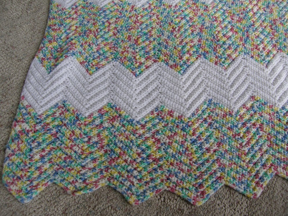 3342) Crochet Aphgan Throw White & Multi Color Chevron Pattern Handmade Used