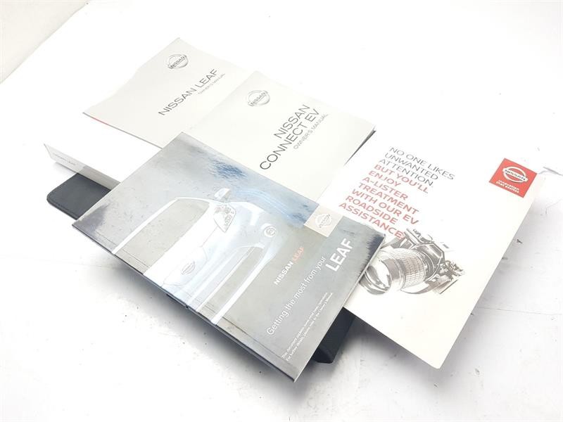 2017 NISSAN LEAF OWNERS MANUAL BOOK
