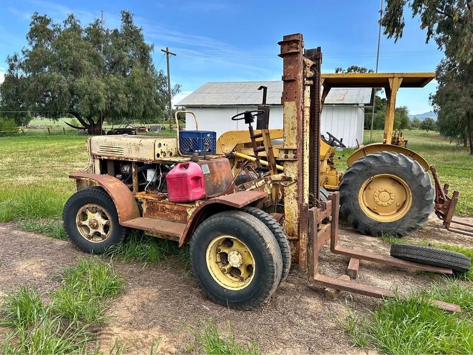 CLARK PLANELOADER- ALL TERRAIN FORKLIFT-