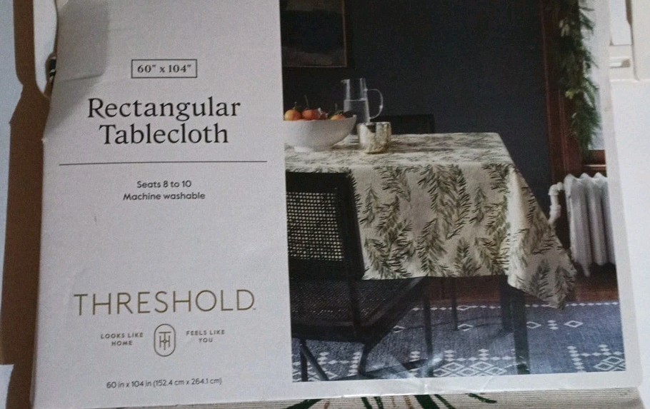 Threshold rectangular tablecloth 60 x104 Green leaf pattern