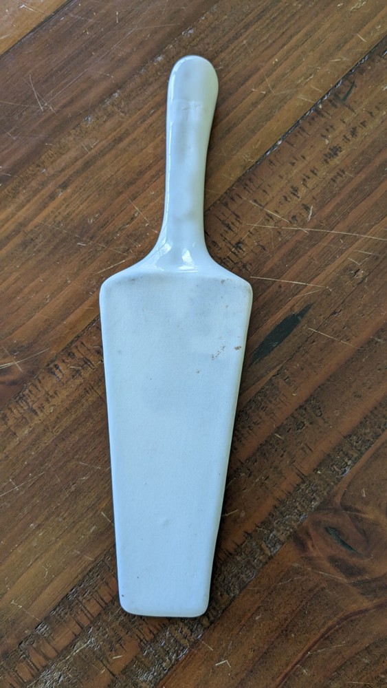 VINTAGE Cake Spatula/Server Lady in Cottage Window Design