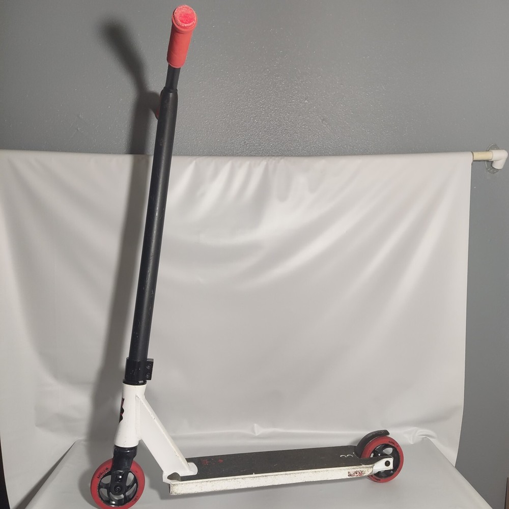 LUCKY CREW Scooter 2018 WHITE & RED - Good Condition!