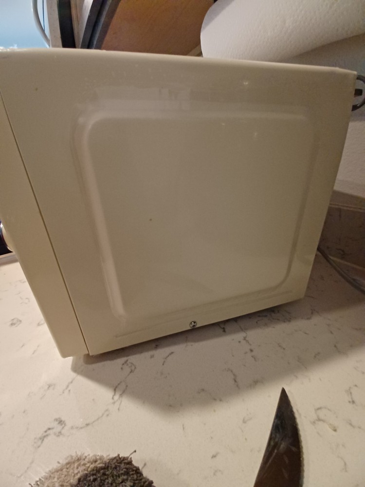 COMFEE' Retro Small Microwave Oven With Compact Size, 9 Preset Menus, Position-M